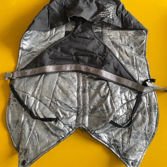Hurtta Extreme Warmer Insulated Dog Parka in Black - 16in / 40cm